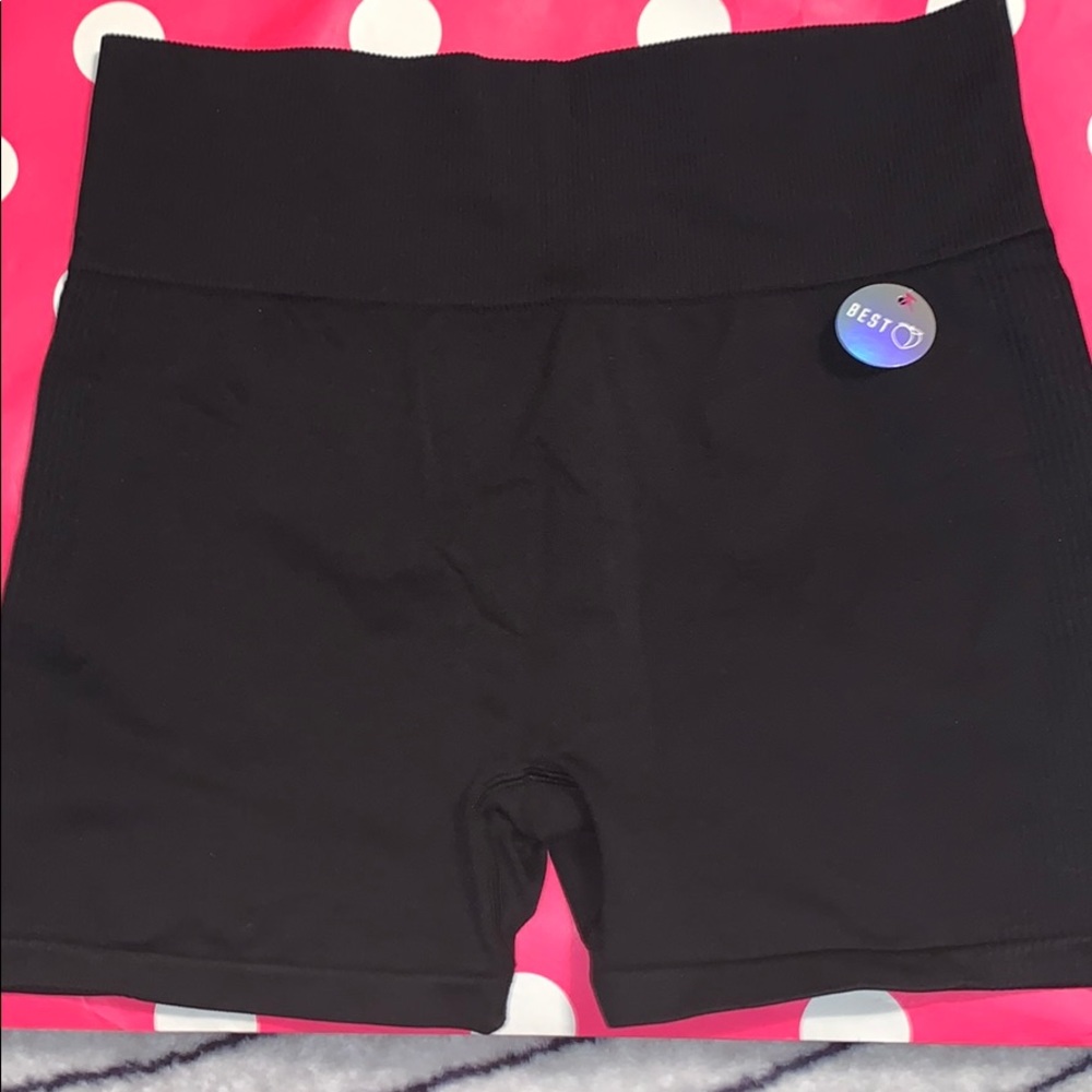 Seamless workout shortie